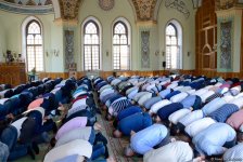 Azərbaycan məscidlərində bayram namazı qılınıb (FOTO)