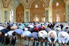 Azərbaycan məscidlərində bayram namazı qılınıb (FOTO)