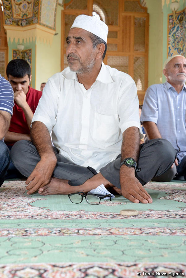 Azərbaycan məscidlərində bayram namazı qılınıb (FOTO)