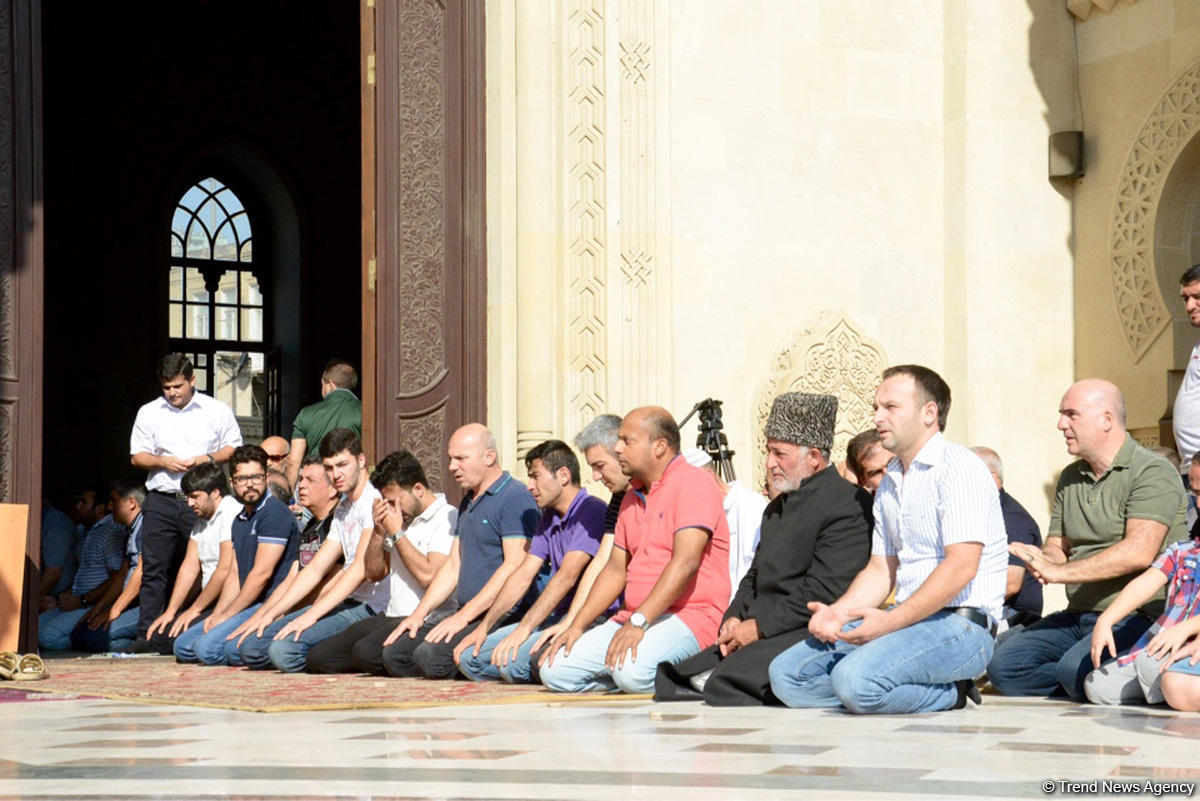 Dini ibadət, ayin və mərasimlərə dair tələblər müəyyənləşib
