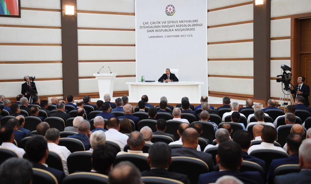 Prezident İlham Əliyevin sədrliyi ilə Lənkəranda çay, çəltik və sitrus meyvələri istehsalının inkişafı məsələlərinə dair respublika müşavirəsi keçirilib (FOTO) (YENİLƏNİB-2)
