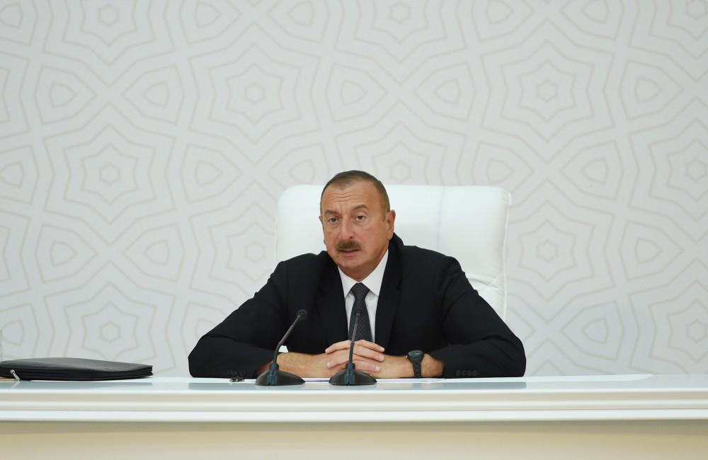 Prezident İlham Əliyevin sədrliyi ilə Lənkəranda çay, çəltik və sitrus meyvələri istehsalının inkişafı məsələlərinə dair respublika müşavirəsi keçirilib (FOTO) (YENİLƏNİB-2)
