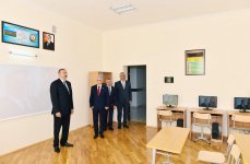 Prezident İlham Əliyev Bakıdakı 74 nömrəli məktəbdə əsaslı təmirdən sonra yaradılan şəraitlə tanış olub (FOTO) (YENİLƏNİB)