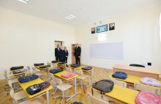 Prezident İlham Əliyev Bakıdakı 74 nömrəli məktəbdə əsaslı təmirdən sonra yaradılan şəraitlə tanış olub (FOTO) (YENİLƏNİB)
