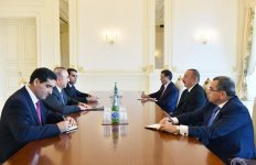 Azərbaycan Prezidenti Türkiyənin xarici işlər nazirini qəbul edib (FOTO) (YENİLƏNİB)