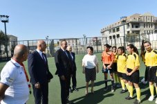 Prezident İlham Əliyev 201 saylı tam orta məktəbdə yenidənqurmadan sonra yaradılan şəraitlə tanış olub (FOTO)