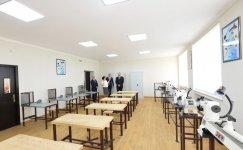 Prezident İlham Əliyev 201 saylı tam orta məktəbdə yenidənqurmadan sonra yaradılan şəraitlə tanış olub (FOTO)