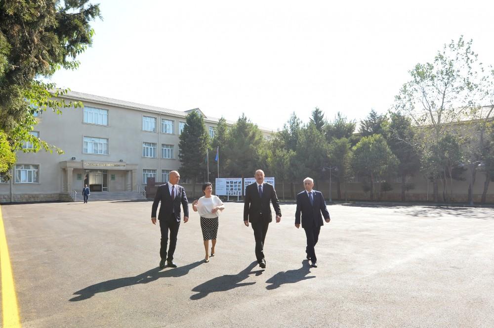 Prezident İlham Əliyev 201 saylı tam orta məktəbdə yenidənqurmadan sonra yaradılan şəraitlə tanış olub (FOTO)