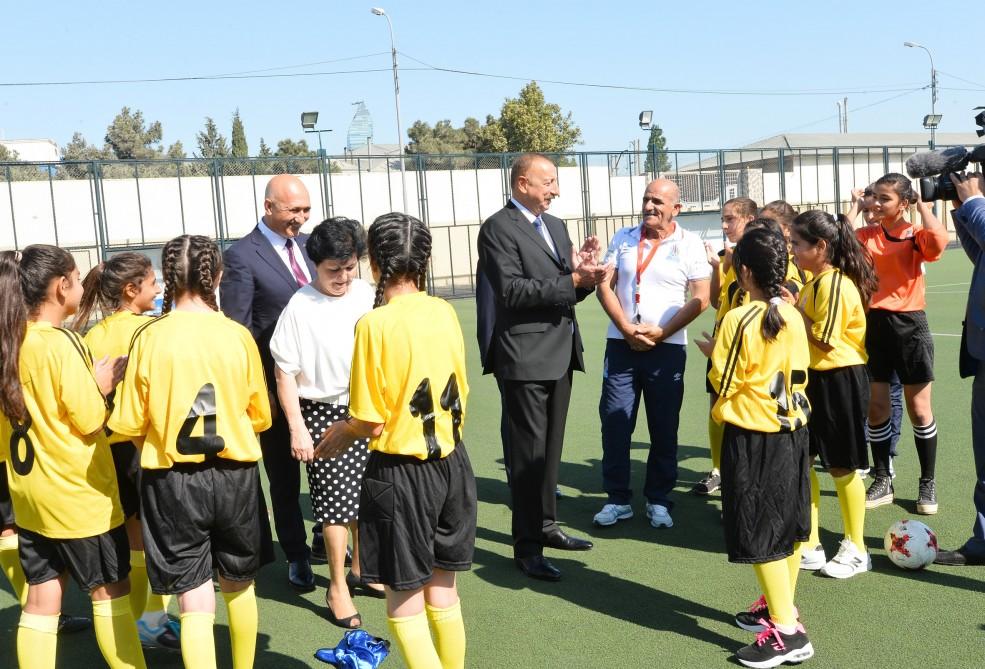 Prezident İlham Əliyev 201 saylı tam orta məktəbdə yenidənqurmadan sonra yaradılan şəraitlə tanış olub (FOTO)