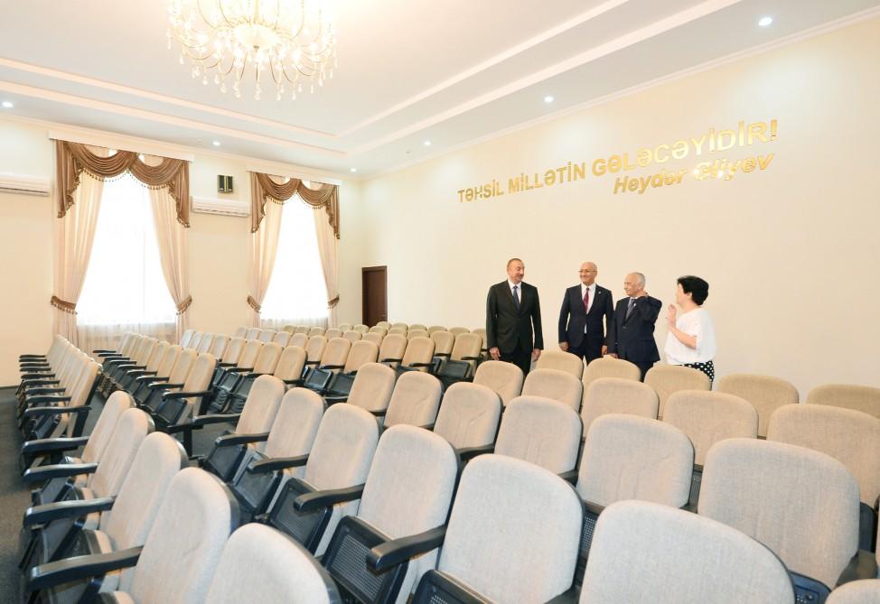 Prezident İlham Əliyev 201 saylı tam orta məktəbdə yenidənqurmadan sonra yaradılan şəraitlə tanış olub (FOTO)