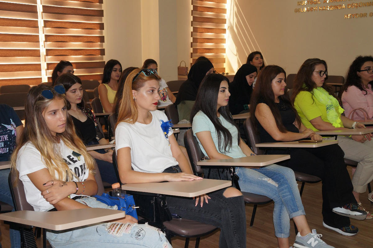 Gülnarə Xəlilova “Qızlar Seminariyası” layihəsində - Uğura gedən yol (FOTO)