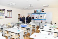 Prezident İlham Əliyev 212 saylı məktəbdə yaradılan şəraitlə tanış olub (FOTO)