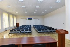 Prezident İlham Əliyev 212 saylı məktəbdə yaradılan şəraitlə tanış olub (FOTO)