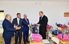 Prezident İlham Əliyev 212 saylı məktəbdə yaradılan şəraitlə tanış olub (FOTO)