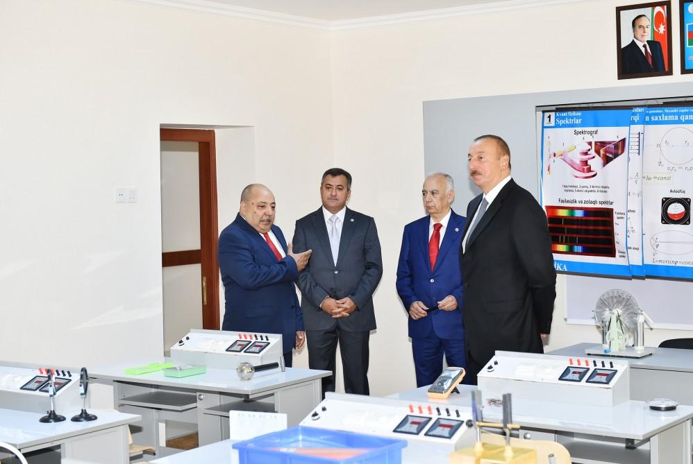 Prezident İlham Əliyev 212 saylı məktəbdə yaradılan şəraitlə tanış olub (FOTO)