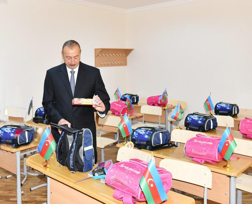 Prezident İlham Əliyev 212 saylı məktəbdə yaradılan şəraitlə tanış olub (FOTO)