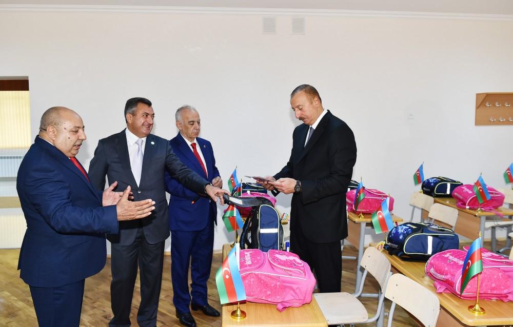 Prezident İlham Əliyev 212 saylı məktəbdə yaradılan şəraitlə tanış olub (FOTO)