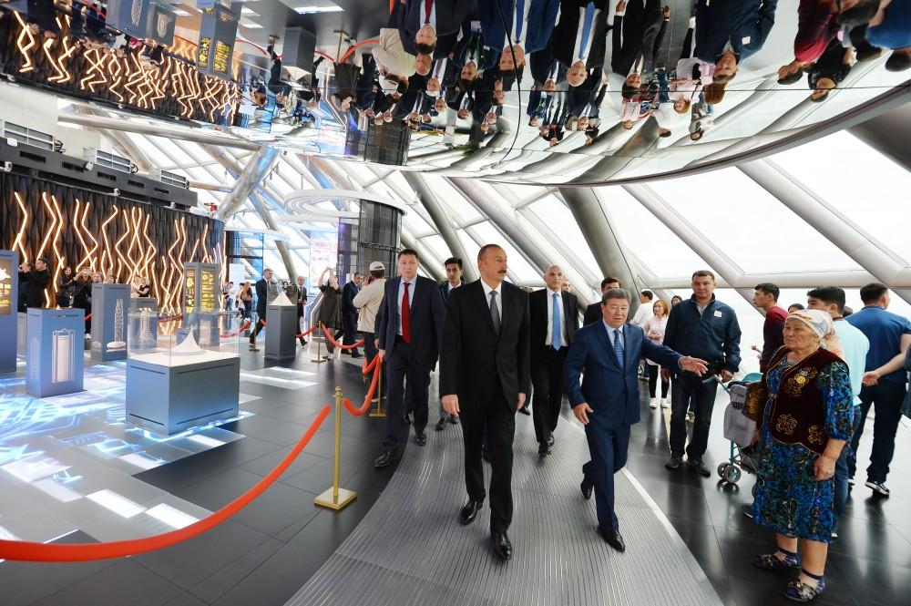 Prezident İlham Əliyev “EXPO 2017 Astana” beynəlxalq sərgisində Azərbaycanın və Qazaxıstanın milli pavilyonları ilə tanış olub (FOTO)
