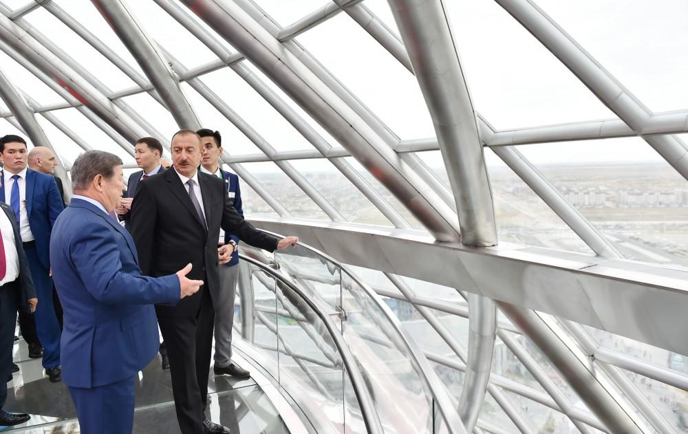 Prezident İlham Əliyev “EXPO 2017 Astana” beynəlxalq sərgisində Azərbaycanın və Qazaxıstanın milli pavilyonları ilə tanış olub (FOTO)