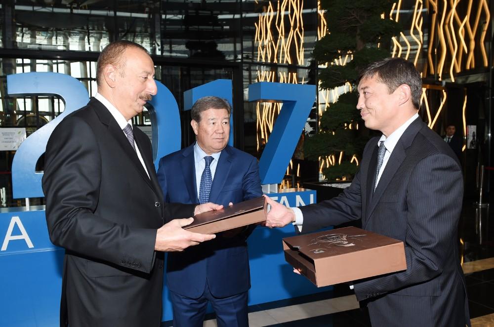 Prezident İlham Əliyev “EXPO 2017 Astana” beynəlxalq sərgisində Azərbaycanın və Qazaxıstanın milli pavilyonları ilə tanış olub (FOTO)
