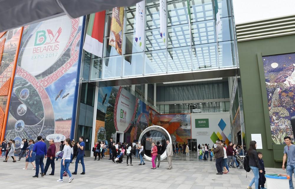 Prezident İlham Əliyev “EXPO 2017 Astana” beynəlxalq sərgisində Azərbaycanın və Qazaxıstanın milli pavilyonları ilə tanış olub (FOTO)