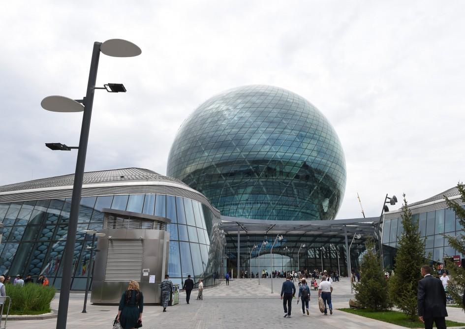Prezident İlham Əliyev “EXPO 2017 Astana” beynəlxalq sərgisində Azərbaycanın və Qazaxıstanın milli pavilyonları ilə tanış olub (FOTO)