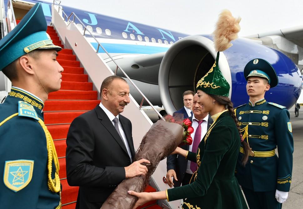 Azərbaycan Prezidenti İlham Əliyev Qazaxıstana işgüzar səfərə gəlib (FOTO)