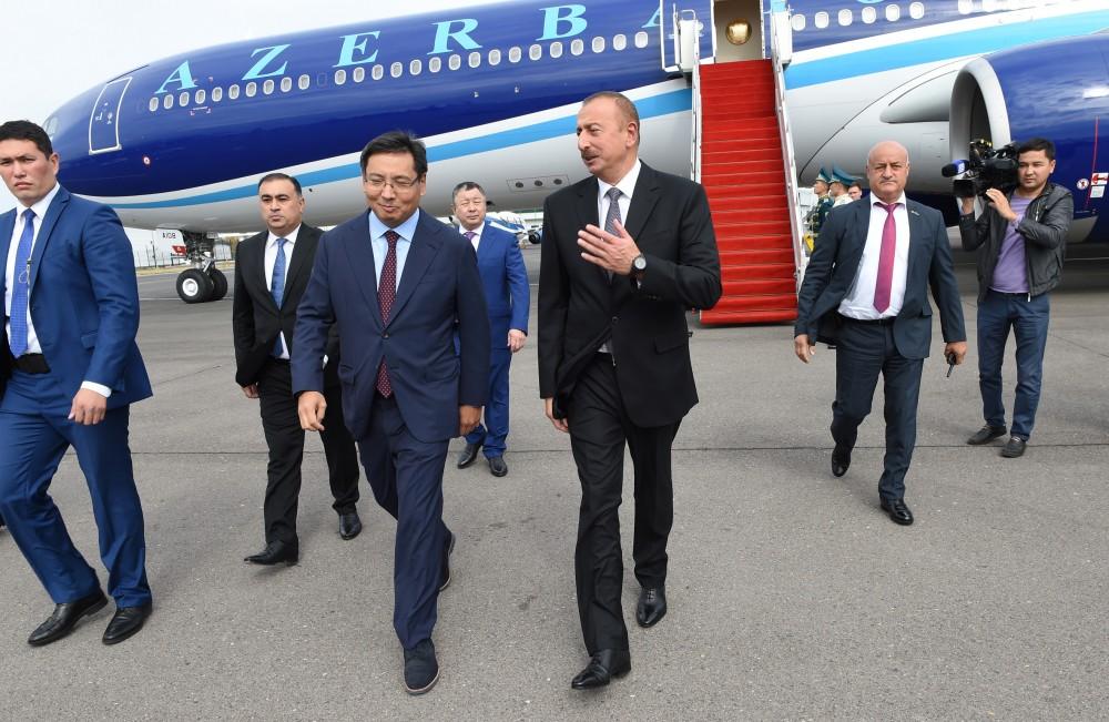 Azərbaycan Prezidenti İlham Əliyev Qazaxıstana işgüzar səfərə gəlib (FOTO)