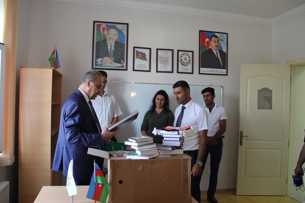 Bilik Fondu Cocuq Mərcanlı məktəbinə kitab hədiyyə edib (FOTO)