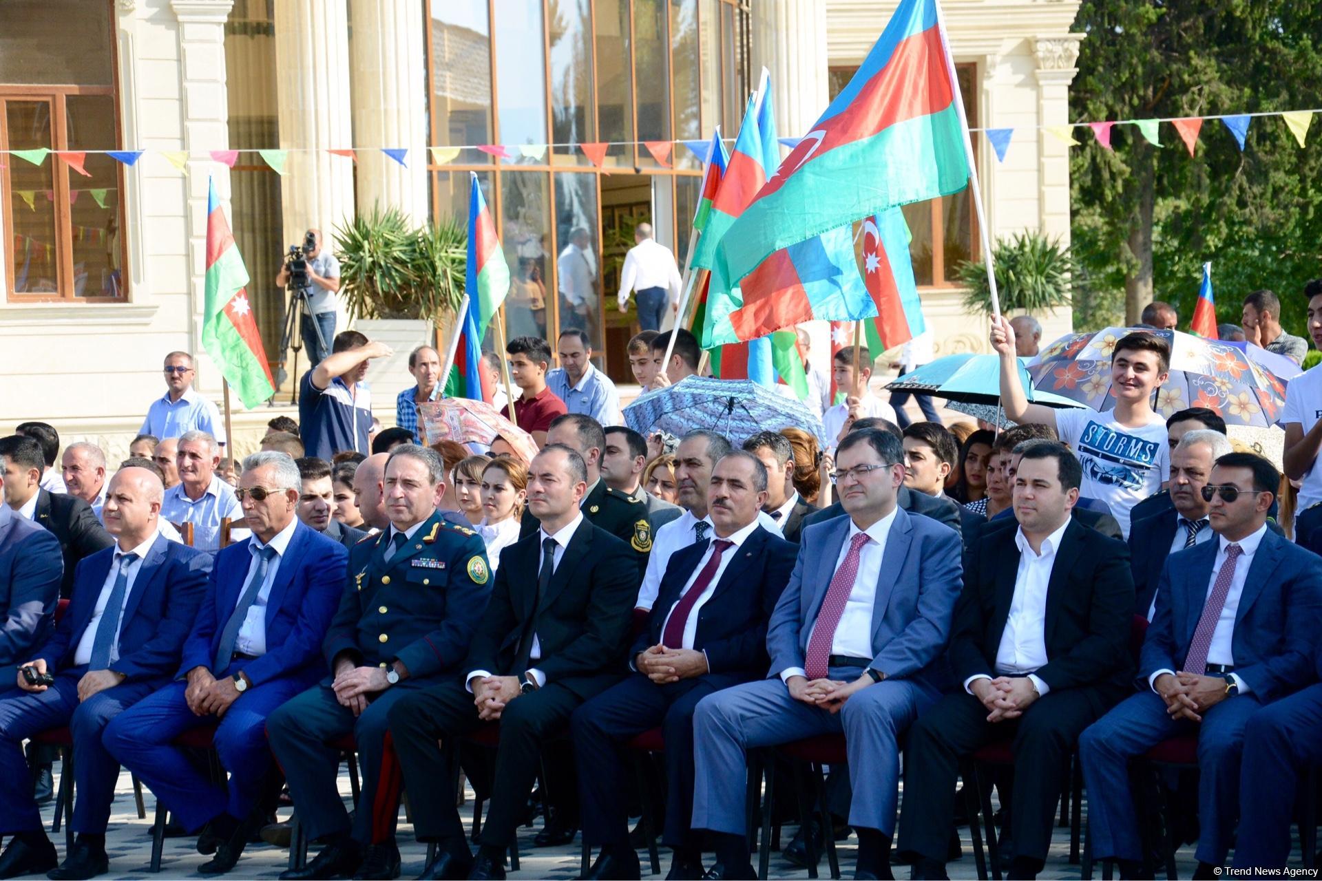 Quzanlıda Azərbaycanın işğal olunmuş və cəbhəyanı rayonlarının gənclərinin forumu keçirilib (FOTO) (YENİLƏNİB)