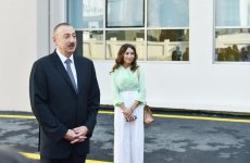 Prezident İlham Əliyev və xanımı Bakıdakı 20 nömrəli məktəb-liseyin yeni binasının açılışında iştirak ediblər (FOTO) (YENİLƏNİB)