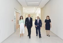 Prezident İlham Əliyev və xanımı Bakıdakı 20 nömrəli məktəb-liseyin yeni binasının açılışında iştirak ediblər (FOTO) (YENİLƏNİB)