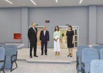 Prezident İlham Əliyev və xanımı Bakıdakı 20 nömrəli məktəb-liseyin yeni binasının açılışında iştirak ediblər (FOTO) (YENİLƏNİB)