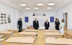Prezident İlham Əliyev və xanımı Bakıdakı 20 nömrəli məktəb-liseyin yeni binasının açılışında iştirak ediblər (FOTO) (YENİLƏNİB)