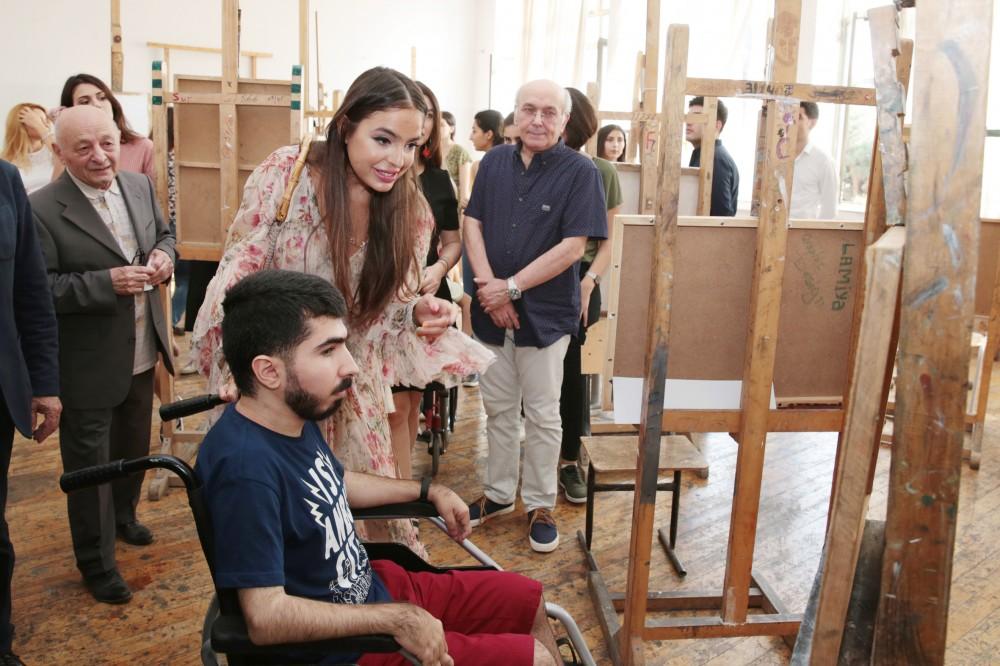 Heydər Əliyev Fondunun vitse-prezidenti Leyla Əliyeva Dövlət Rəssamlıq Akademiyasında olub (FOTO)