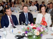 Azərbaycan-Dünya Bankı əməkdaşlığının 25 illiyinə həsr olunmuş poçt markası buraxılıb (FOTO)