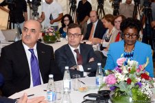 Azərbaycan-Dünya Bankı əməkdaşlığının 25 illiyinə həsr olunmuş poçt markası buraxılıb (FOTO)