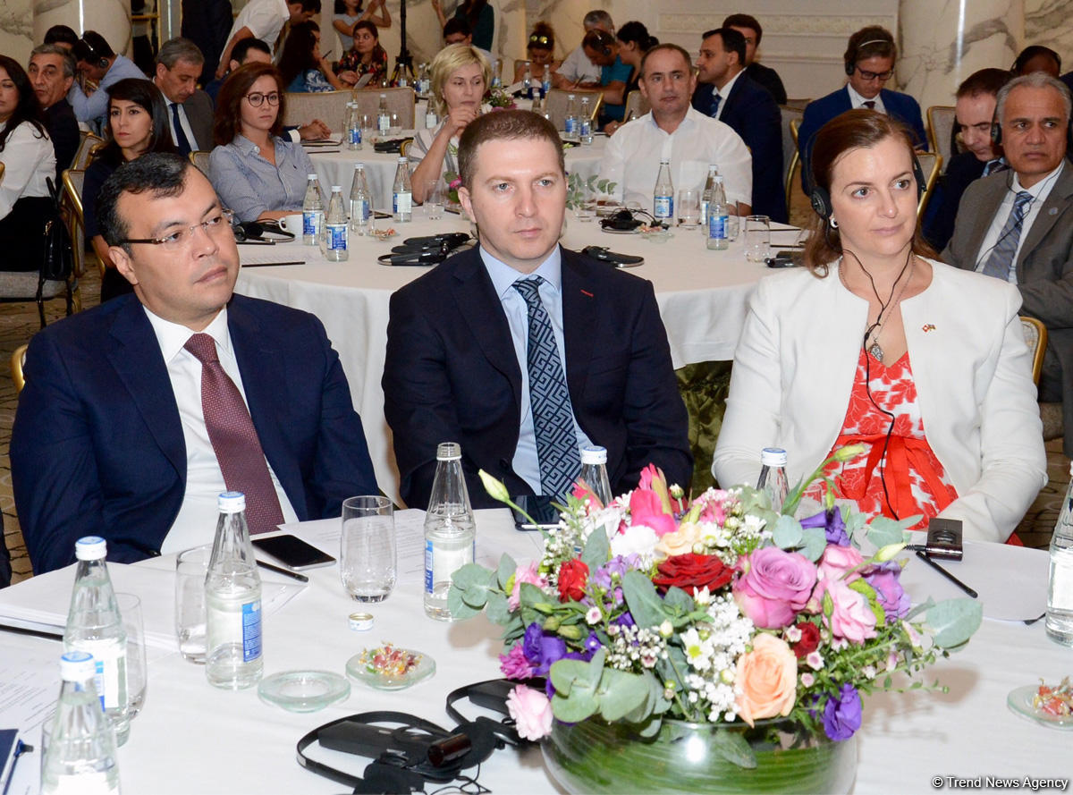 Azərbaycan-Dünya Bankı əməkdaşlığının 25 illiyinə həsr olunmuş poçt markası buraxılıb (FOTO)