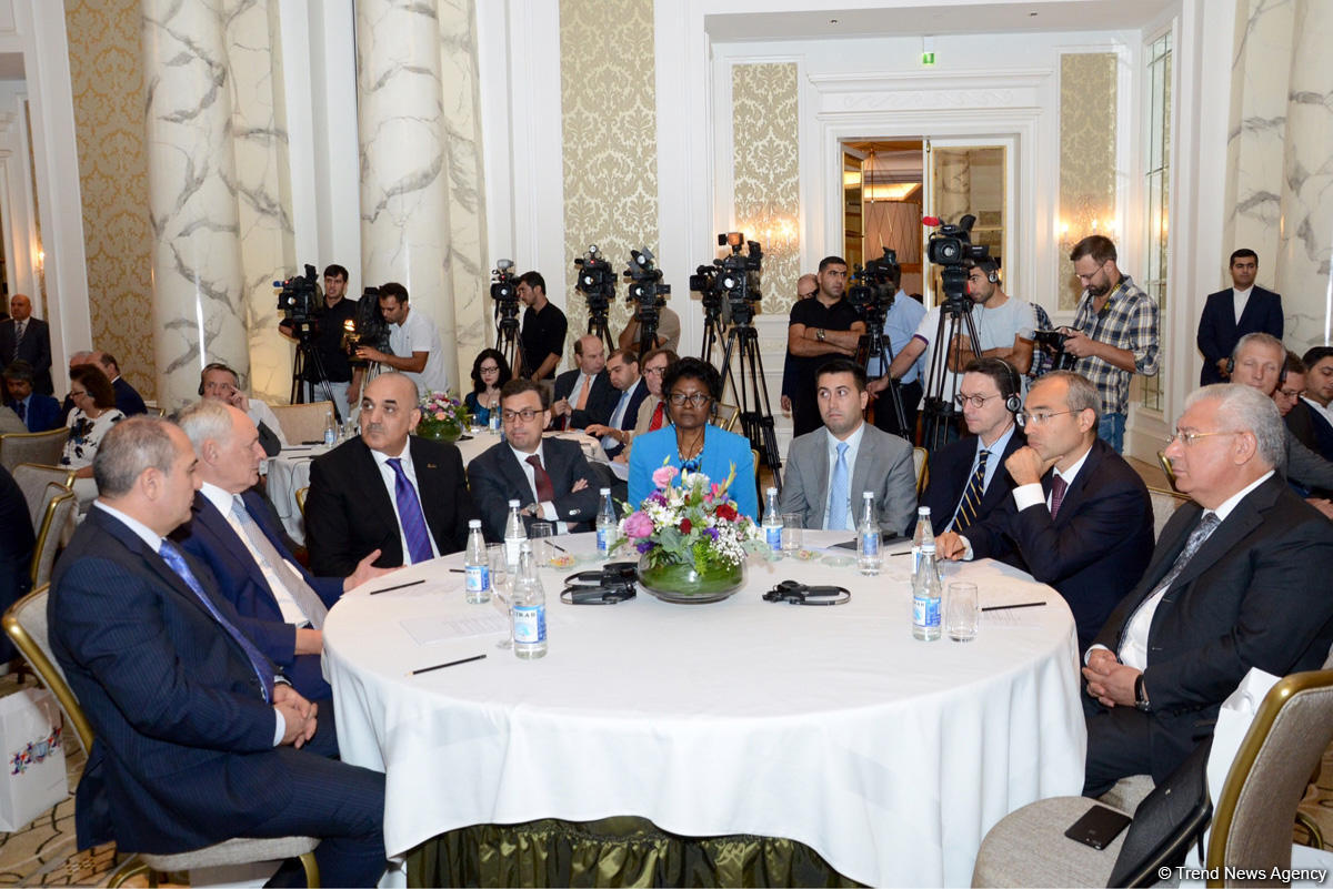 Azərbaycan-Dünya Bankı əməkdaşlığının 25 illiyinə həsr olunmuş poçt markası buraxılıb (FOTO)