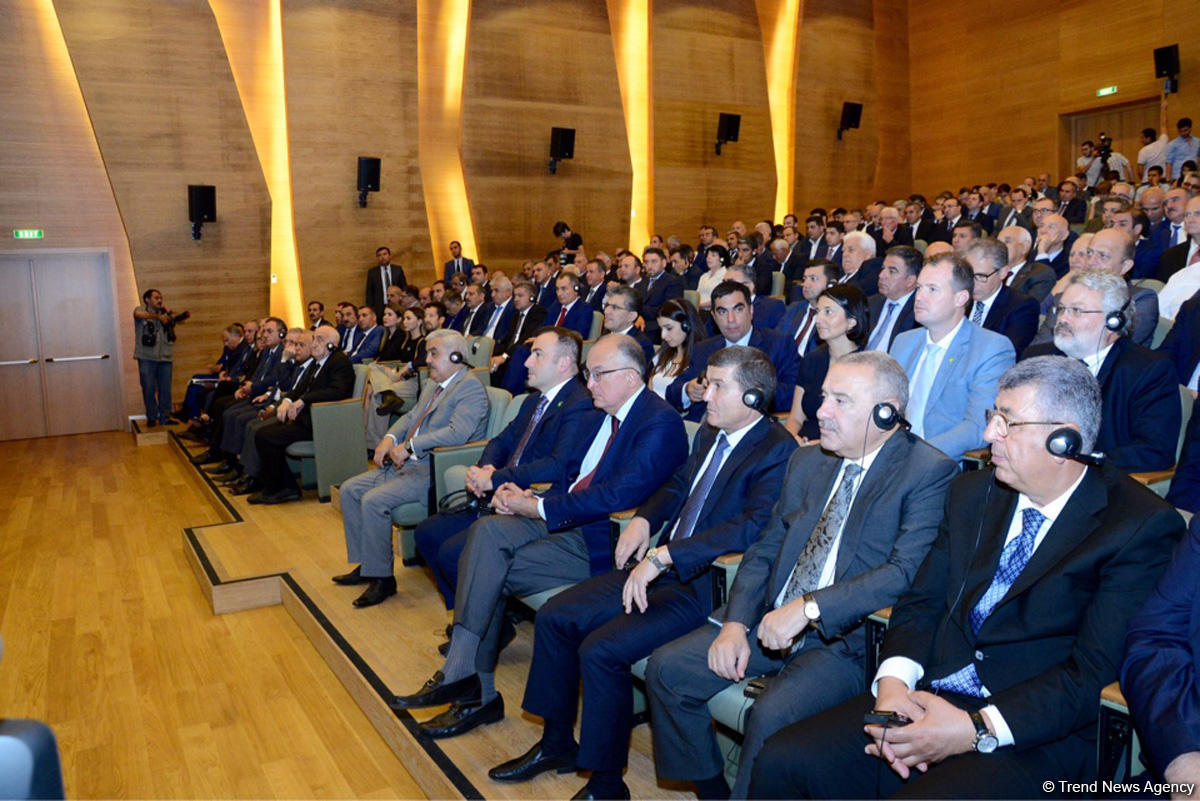 Azərbaycanda Neftçilər günü qeyd olunur (FOTOREPORTAJ)