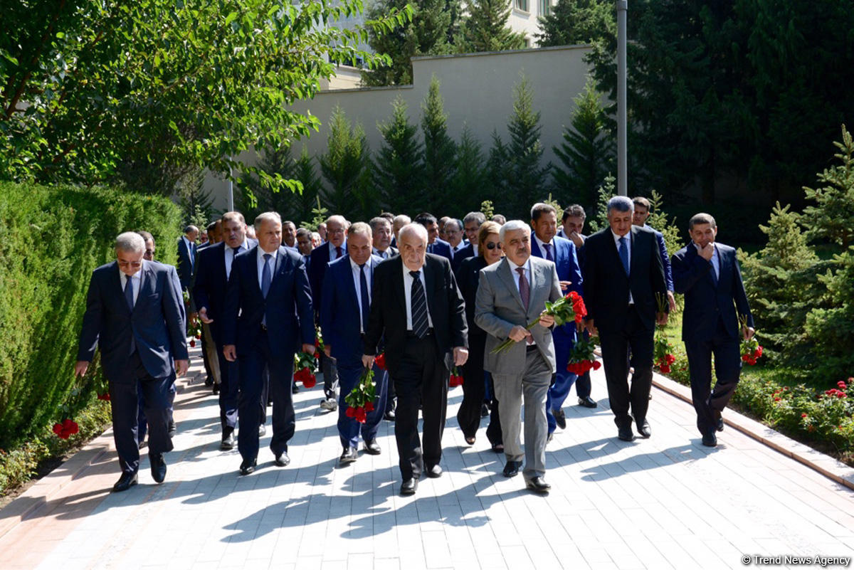 Azərbaycanda Neftçilər günü qeyd olunur (FOTOREPORTAJ)