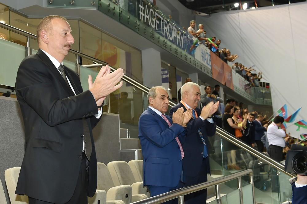 Azərbaycan Prezidenti İlham Əliyev voleybol üzrə milli komandamızın oyununa baxıb (FOTO)