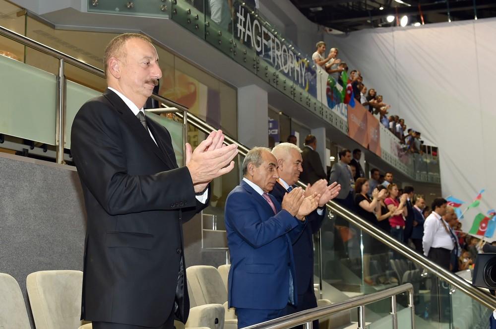 Azərbaycan Prezidenti İlham Əliyev voleybol üzrə milli komandamızın oyununa baxıb (FOTO)