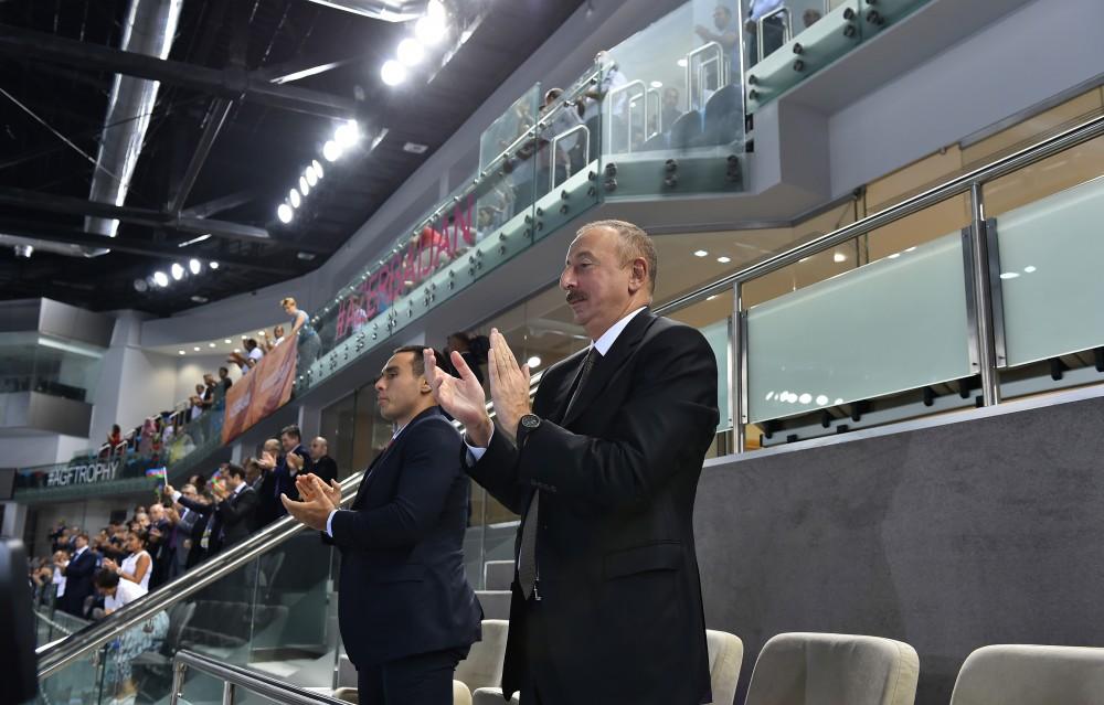 Azərbaycan Prezidenti İlham Əliyev voleybol üzrə milli komandamızın oyununa baxıb (FOTO)