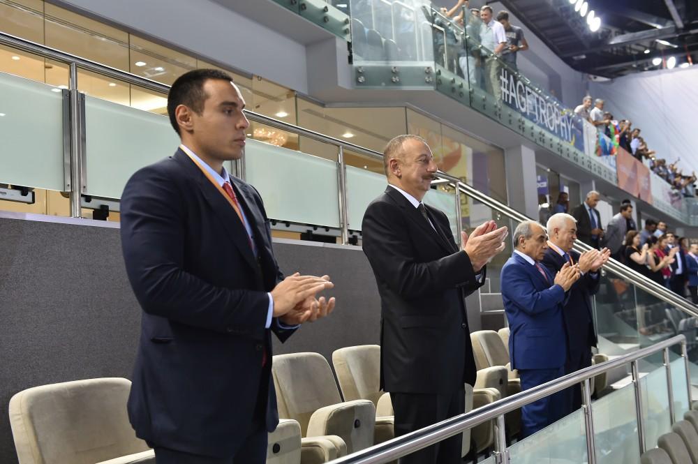 Azərbaycan Prezidenti İlham Əliyev voleybol üzrə milli komandamızın oyununa baxıb (FOTO)