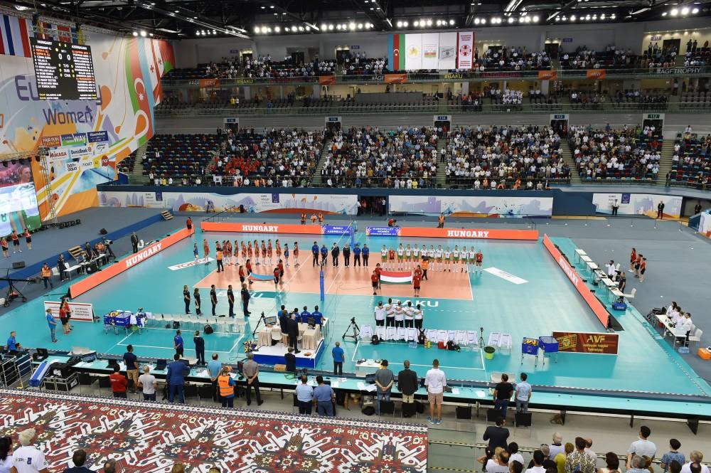 Azərbaycan Prezidenti İlham Əliyev voleybol üzrə milli komandamızın oyununa baxıb (FOTO)