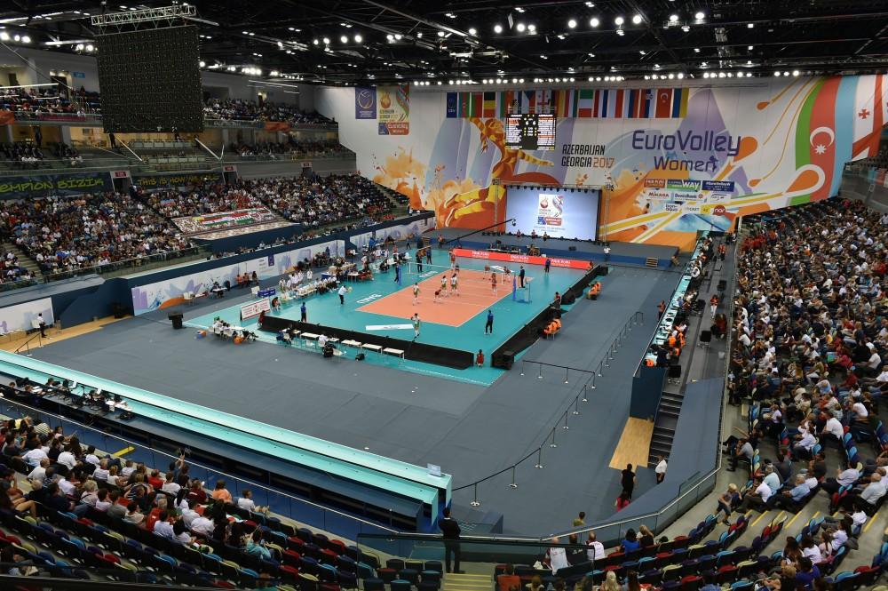 Azərbaycan Prezidenti İlham Əliyev voleybol üzrə milli komandamızın oyununa baxıb (FOTO)