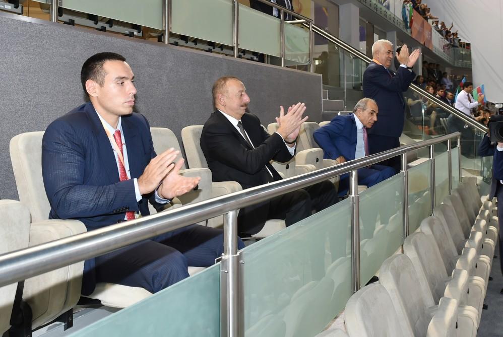 Azərbaycan Prezidenti İlham Əliyev voleybol üzrə milli komandamızın oyununa baxıb (FOTO)