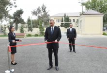Prezident İlham Əliyev Salyan şəhər 2 saylı tam orta məktəbin yeni binasının açılışında iştirak edib (FOTO)