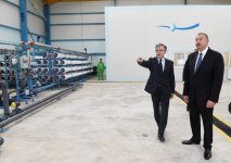 Prezident İlham Əliyev Salyanın Xıdırlı kəndində dəniz suyunun duzsuzlaşdırılması kompleksinin fəaliyyəti ilə tanış olub (FOTO)
